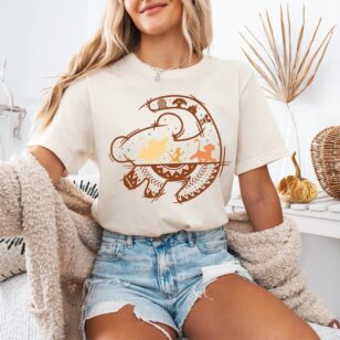 Disney Animal Kingdom Hakuna Matata Shirt For Safari Park Days, Holiday Trips 11 Disney park guest wearing disney animal kingdom hakuna matata shirt near Kilimanjaro Safaris in Harambe