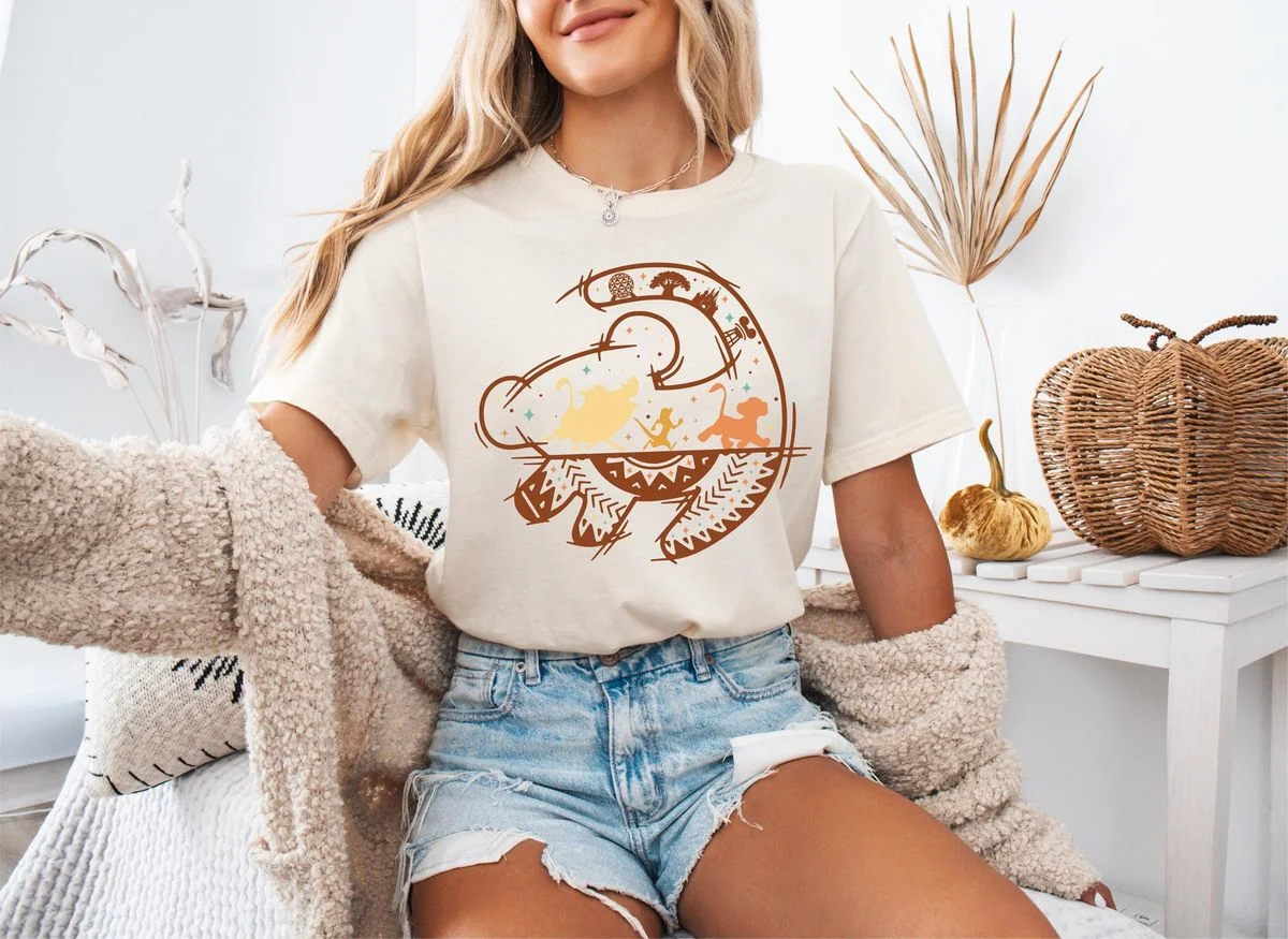 Disney Animal Kingdom Hakuna Matata Shirt For Safari Park Days, Holiday Trips 5 Disney park guest wearing disney animal kingdom hakuna matata shirt near Kilimanjaro Safaris in Harambe
